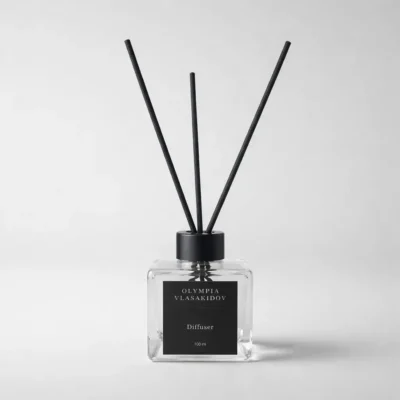 Χειροποίητο αρωματικό χώρου Myrrh & Tonka 100ml σε τετράγωνο γυάλινο μπουκάλι — byOlympia