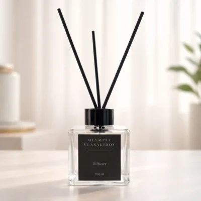 Αρωματικό χώρου diffuser Myrrh & Tonka σε τετράγωνο γυάλινο μπουκάλι με sticks διάχυσης — byOlympia