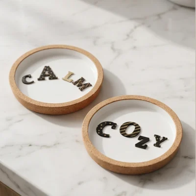 Χειροποίητα σουβέρ φελλού και πορσελάνης Calm Cozy – σετ 2 τεμαχίων
