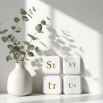 Μαγνήτες Signature Words Stay True πάνω σε λευκό τοίχο με ευκάλυπτο