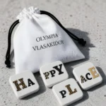 Μαγνήτες Happy Place με το χειροποίητο υφασμάτινο πουγκί Olympia Vlasakidoy