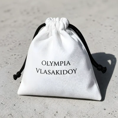 Χειροποίητο υφασμάτινο πουγκί byOlympia με εκτύπωση Olympia Vlasakidoy για τους μαγνήτες Shine Bright