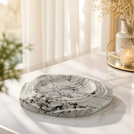 Διακοσμητικός δίσκος Marble Noir σε λευκή πορσελάνη με μαύρες νευρώσεις μαρμάρου