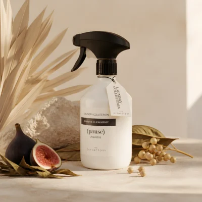 Σπρέι υφασμάτων Cashmere The Olphactory - λεπτομέρεια φιάλης με ετικέτα Laundry Collection